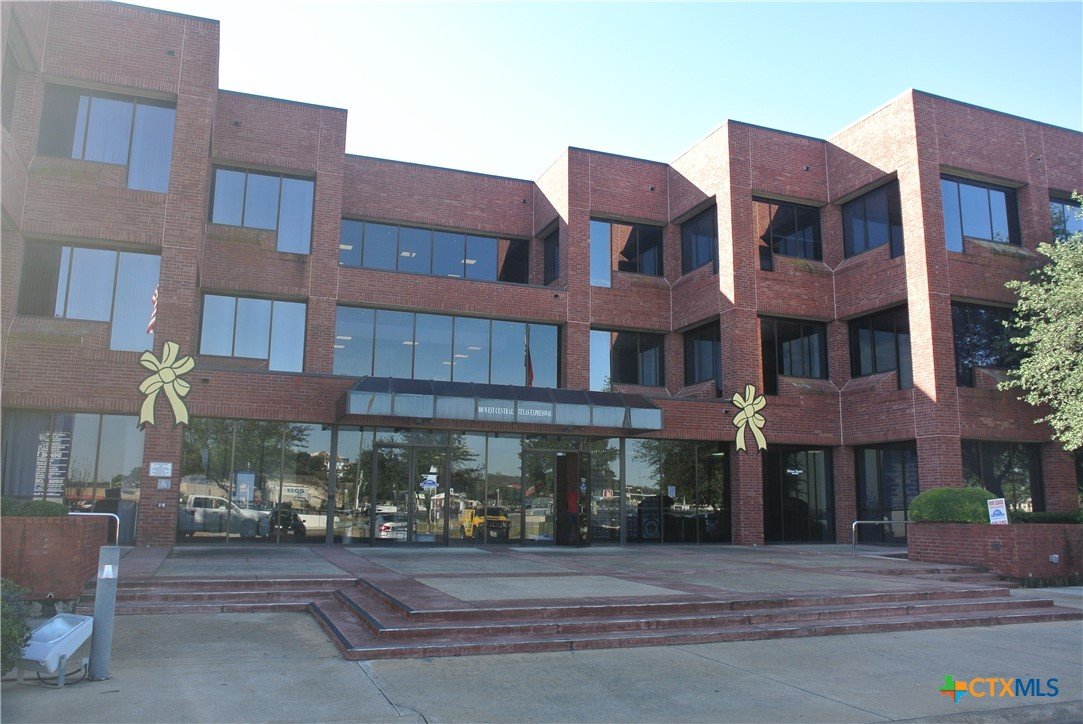 100 Central Texas Listing Cover Image