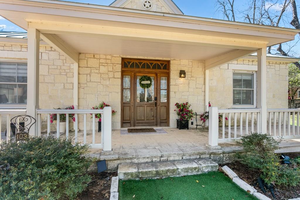 103 Hackberry St Listing Cover Image