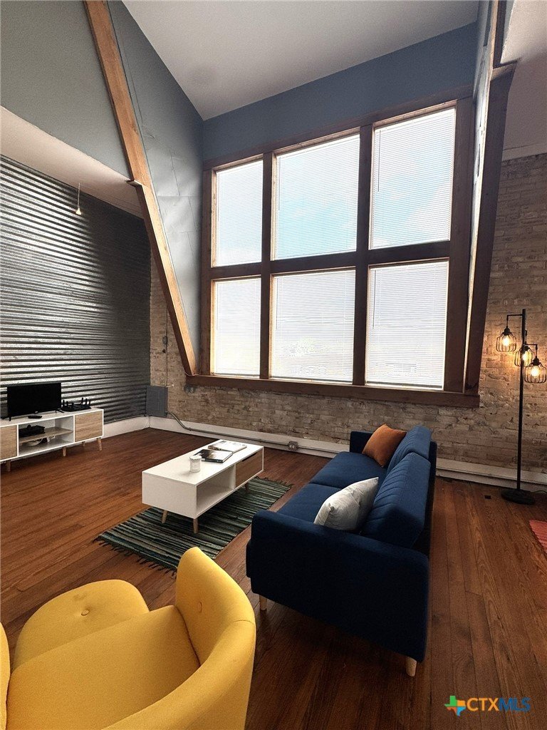 103 Walnut Listing Cover Image