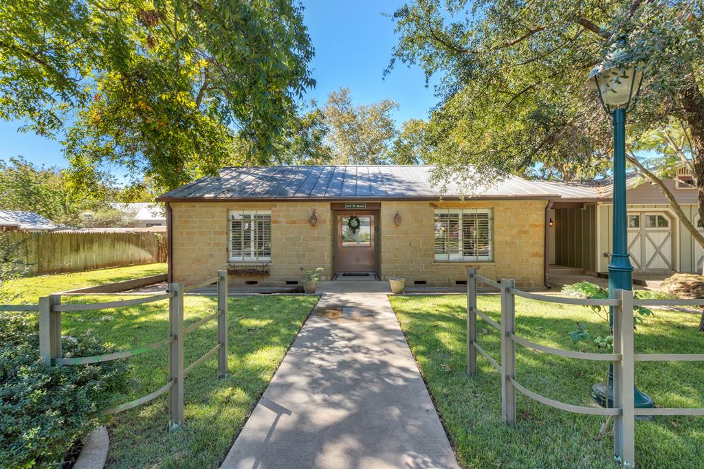 107 Morse St Fredericksburg, TX