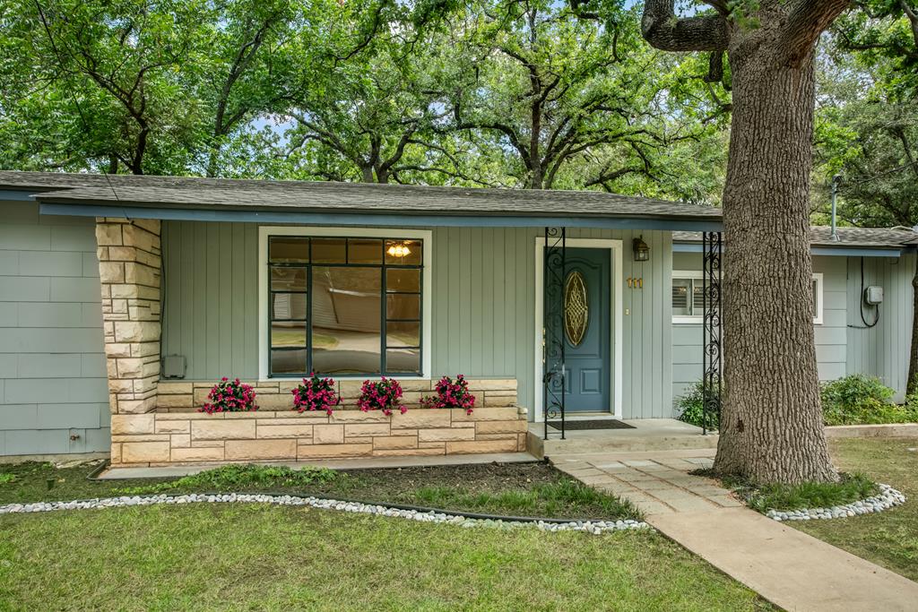 111 Beverly Dr Listing Cover Image