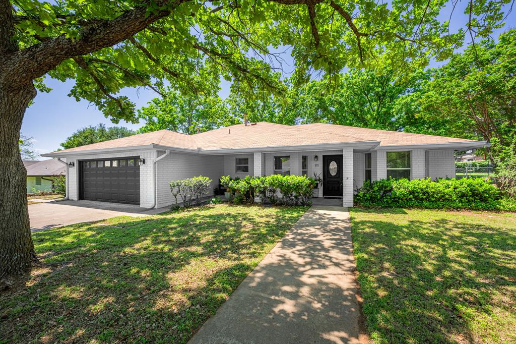 111 Edgewood Dr Listing Cover Image