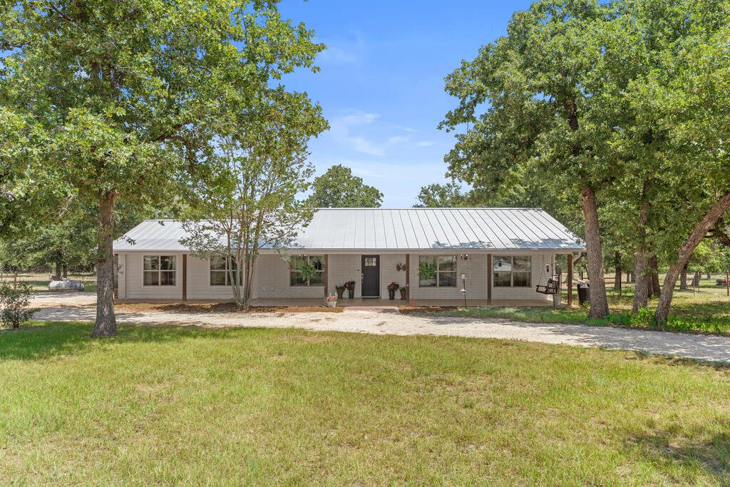 111 Wilderness Dr Listing Cover Image