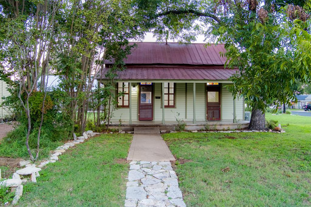 112 Edison St Listing Cover Image