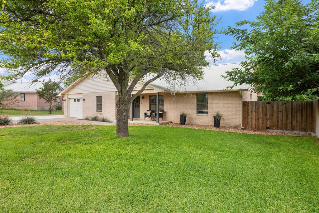 116 Henrietta Court Listing Cover Image