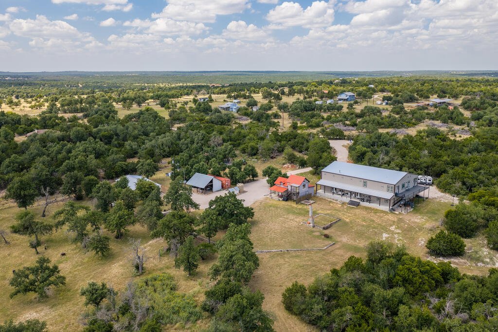 140 Oak Crest Dr Listing Cover Image