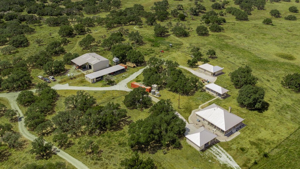 1570 Parker Ranch Rd Listing Cover Image