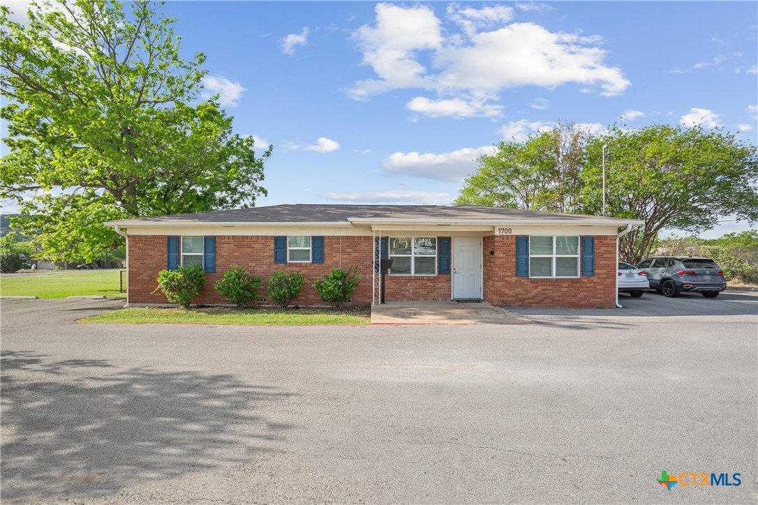 1700 Fm 2410 Listing Cover Image