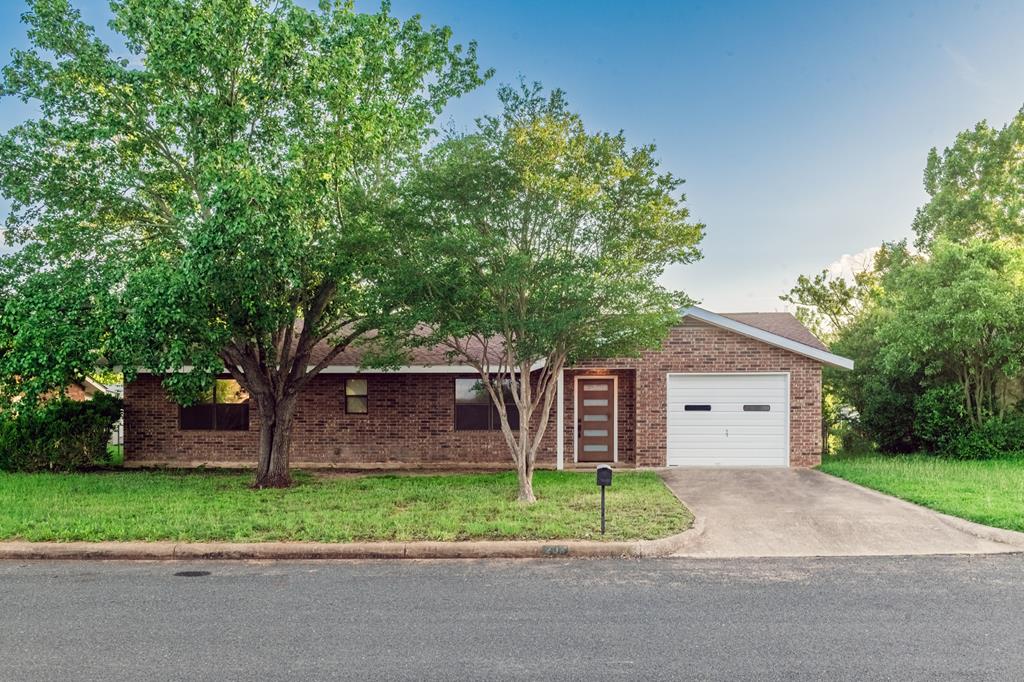 203 Broadmoor St Listing Cover Image