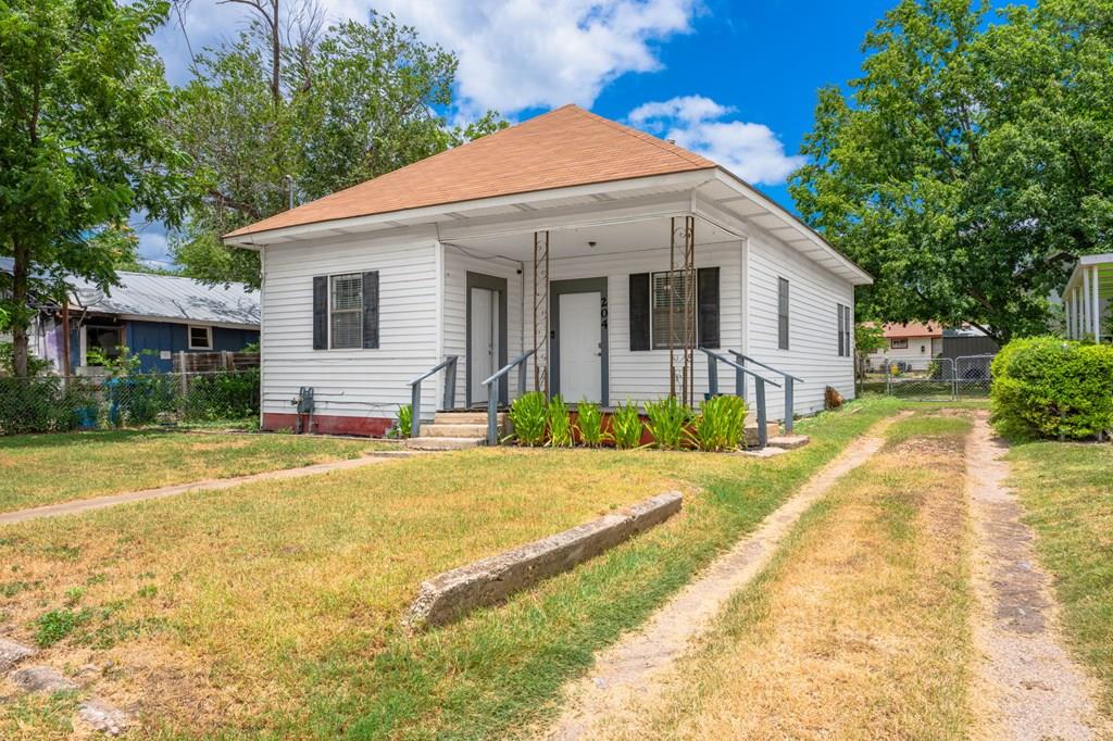 204 Davis Street Listing Cover Image
