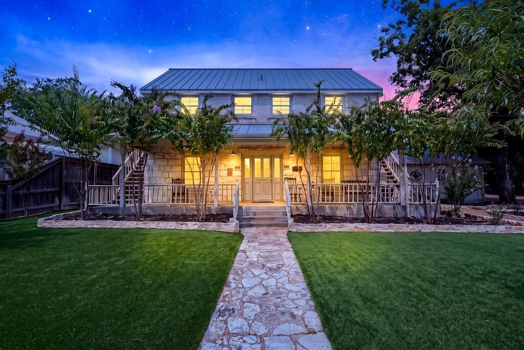 204 Acorn St Listing Cover Image