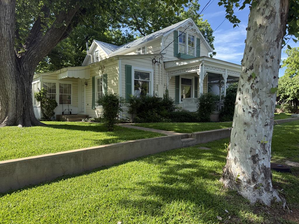 208 Crockett St Listing Cover Image