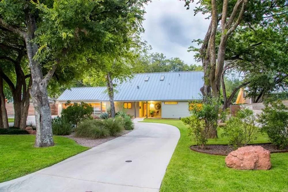 210 Hackberry St Listing Cover Image