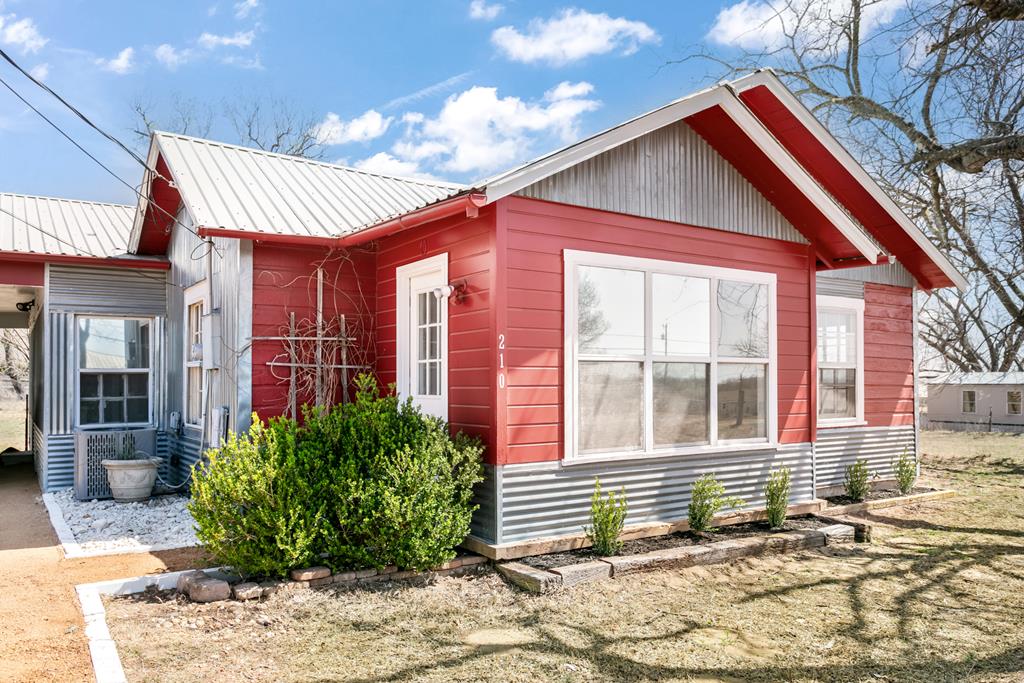 210 Lower Crabapple Rd Listing Cover Image