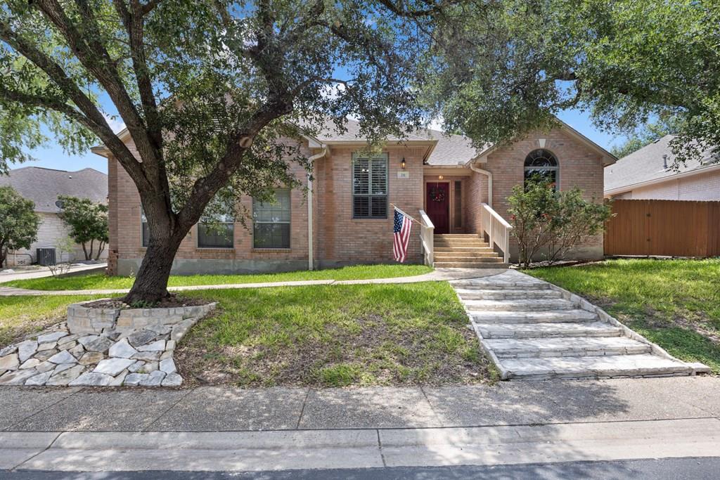 211 Creekview Dr Listing Cover Image
