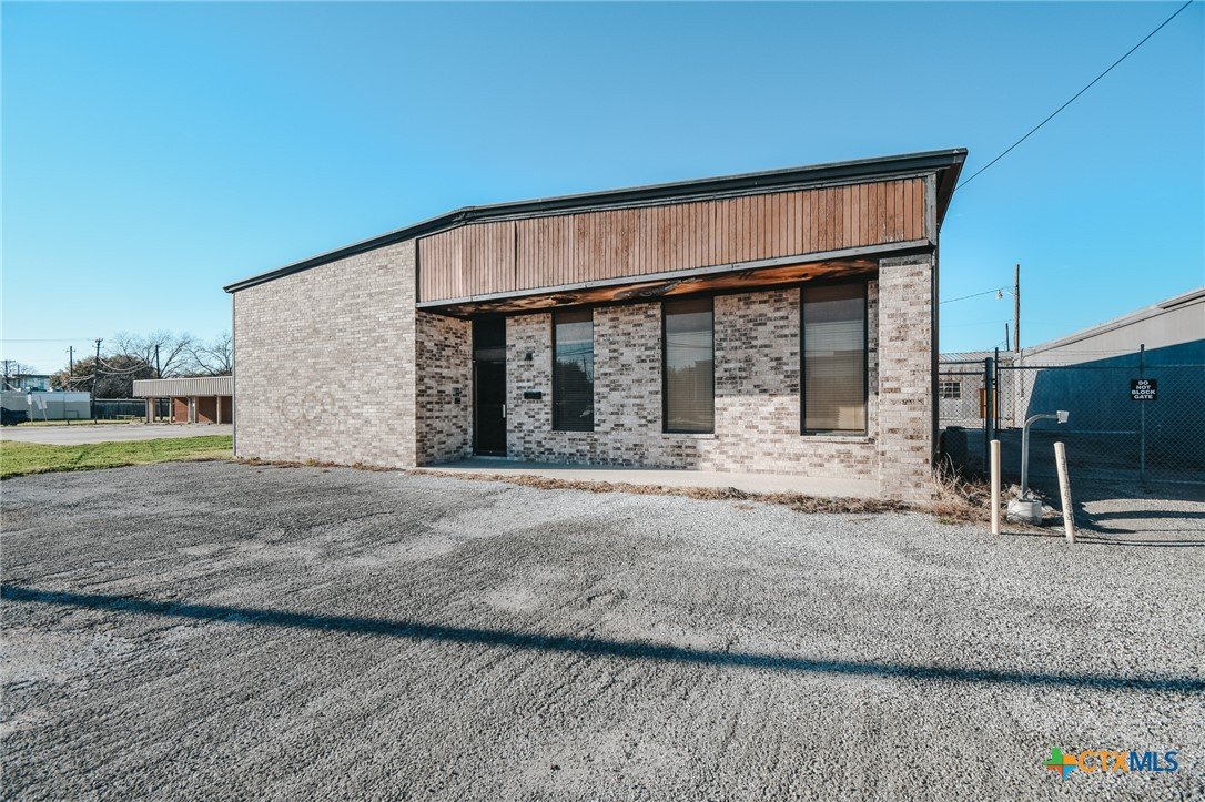 3104 Red River Listing Cover Image