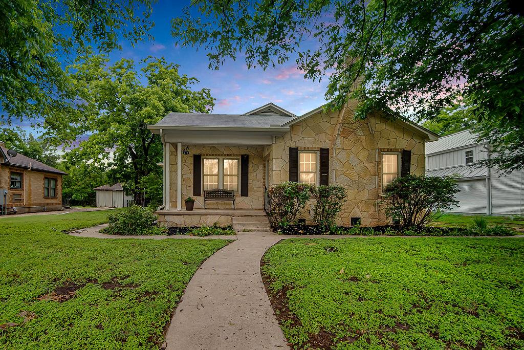311 Austin St Listing Cover Image