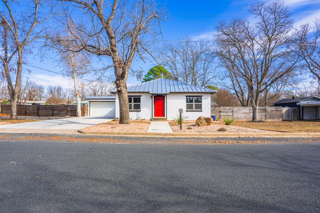 318 Hackberry St Listing Cover Image