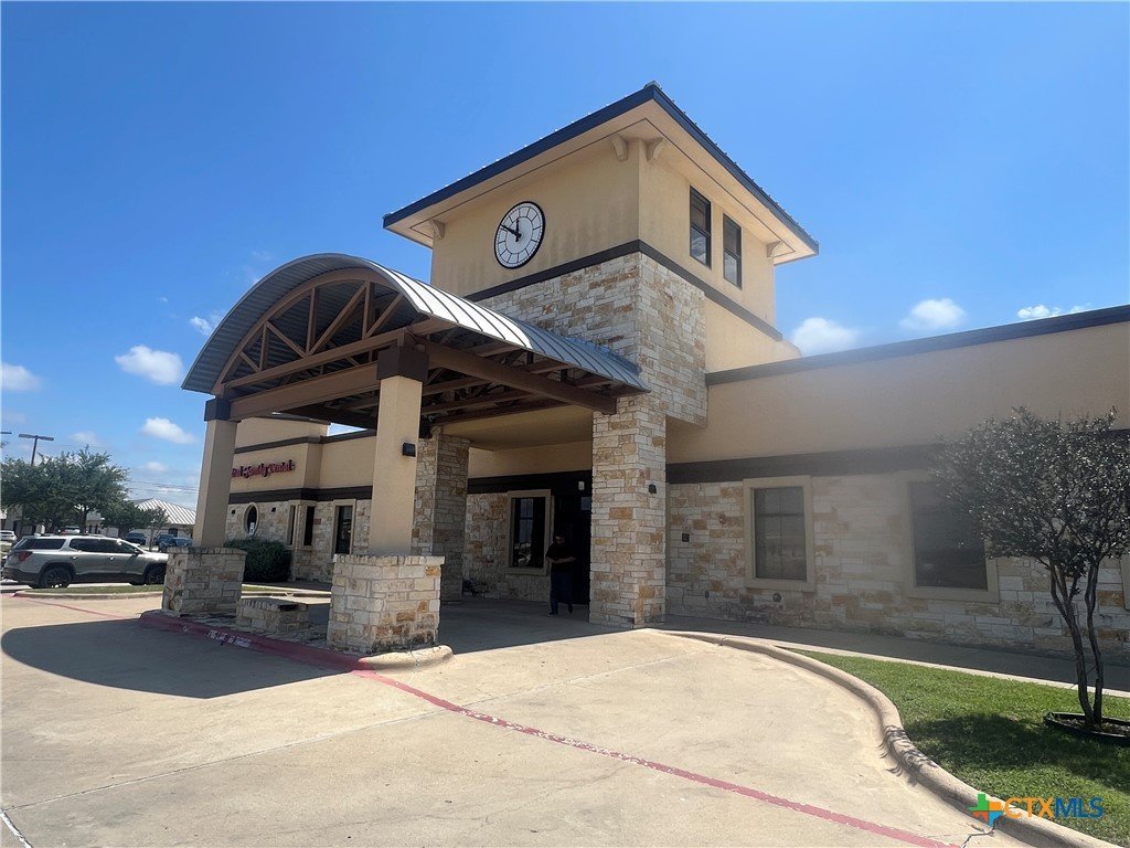 3202 W S Young Listing Cover Image