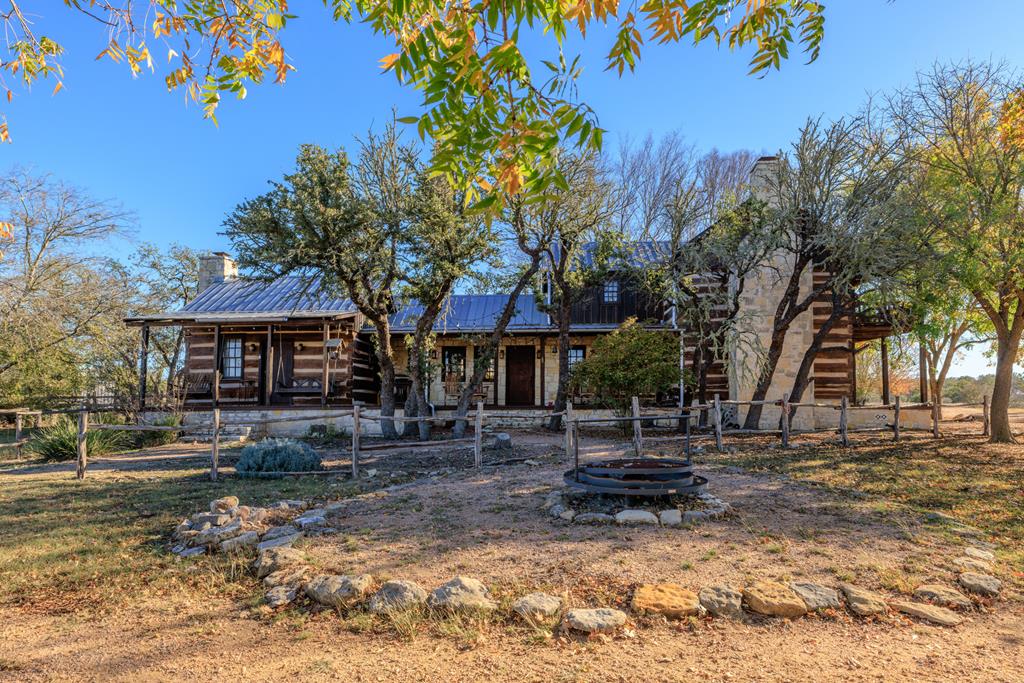 401 Clear Creek Rd Listing Cover Image