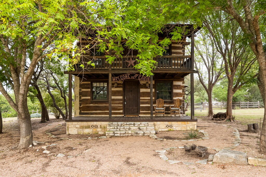 401 Clear Creek Rd Listing Cover Image