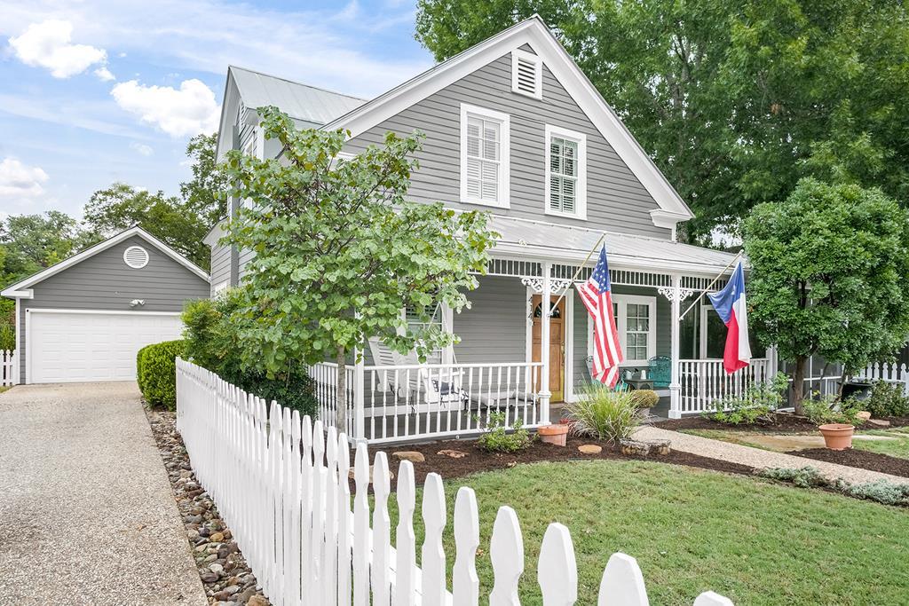 414 Schubert St Listing Cover Image