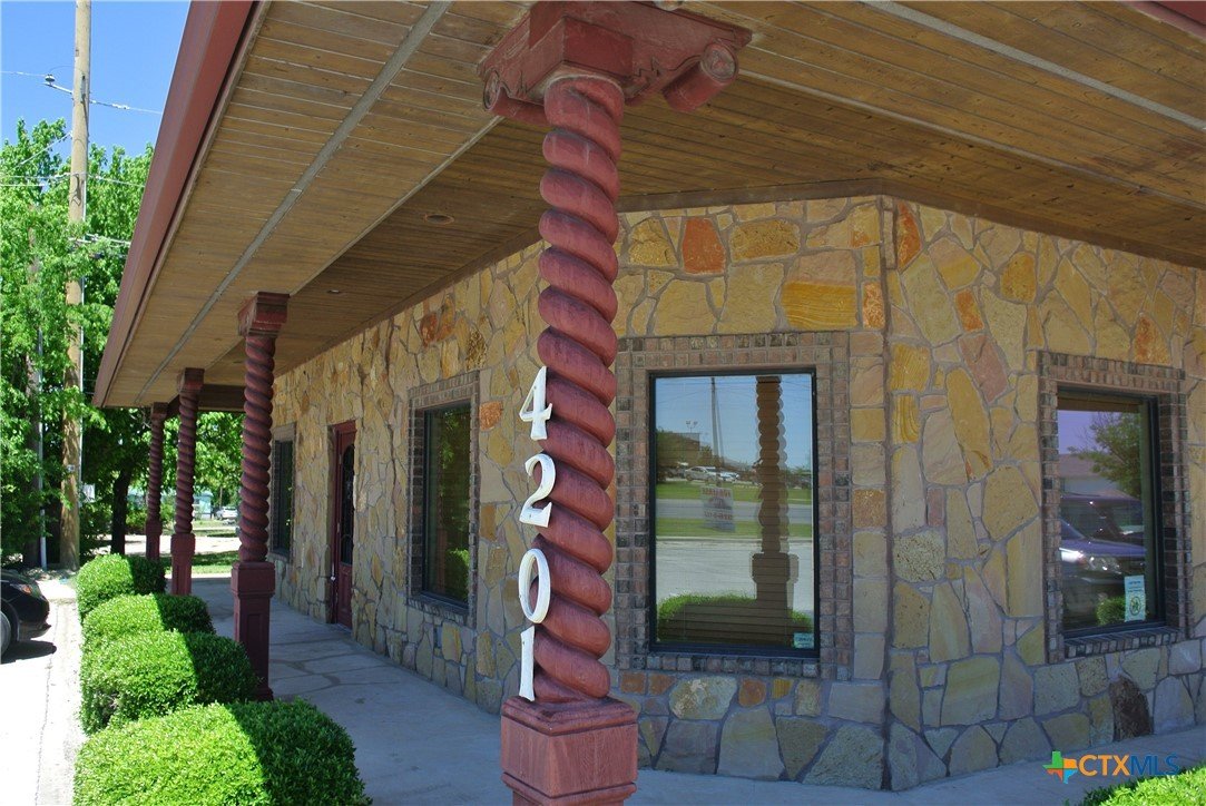 4201 Stan Schlueter Listing Cover Image