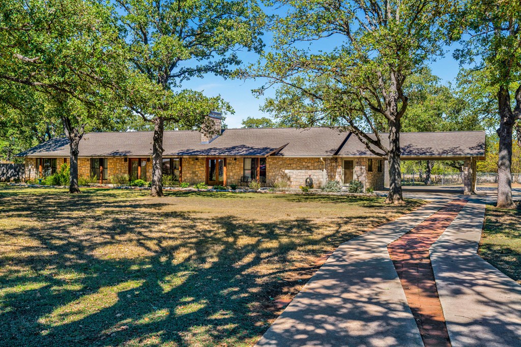 432 Oakwood Rd Kerrville, TX