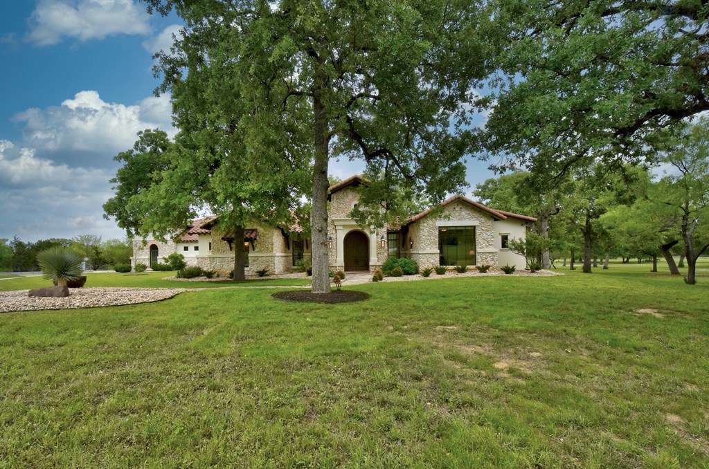 501 West Trail Dr. Spicewood, TX 78669 79841