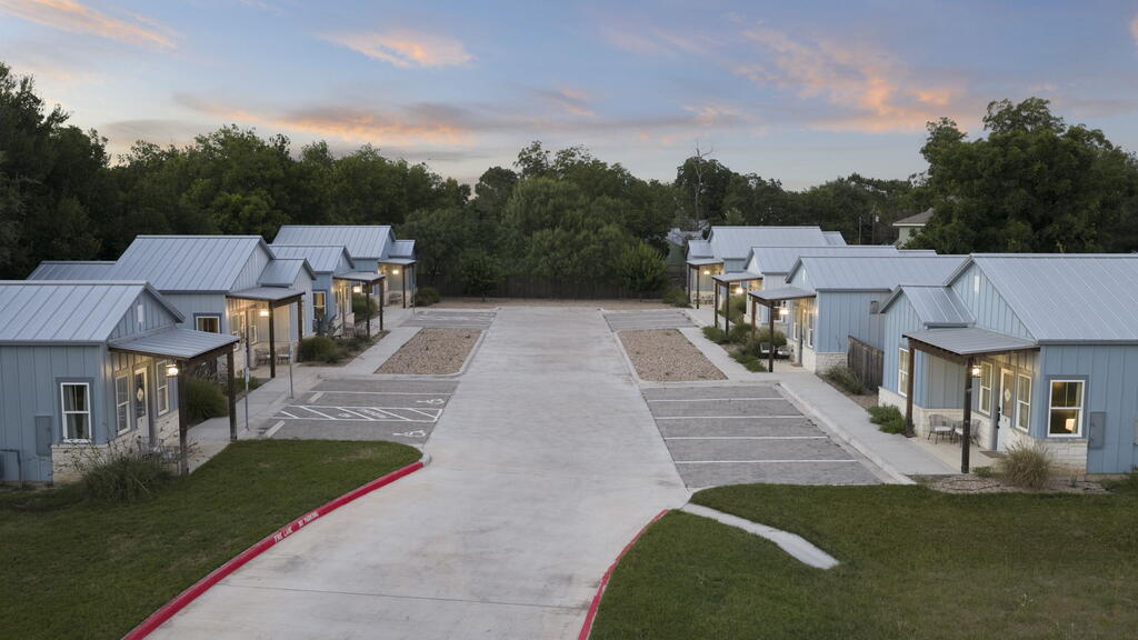 506 Ufer St Listing Cover Image