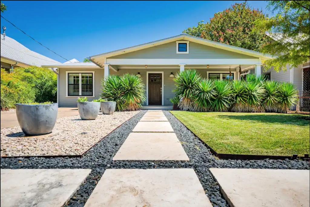 516 Austin St Listing Cover Image