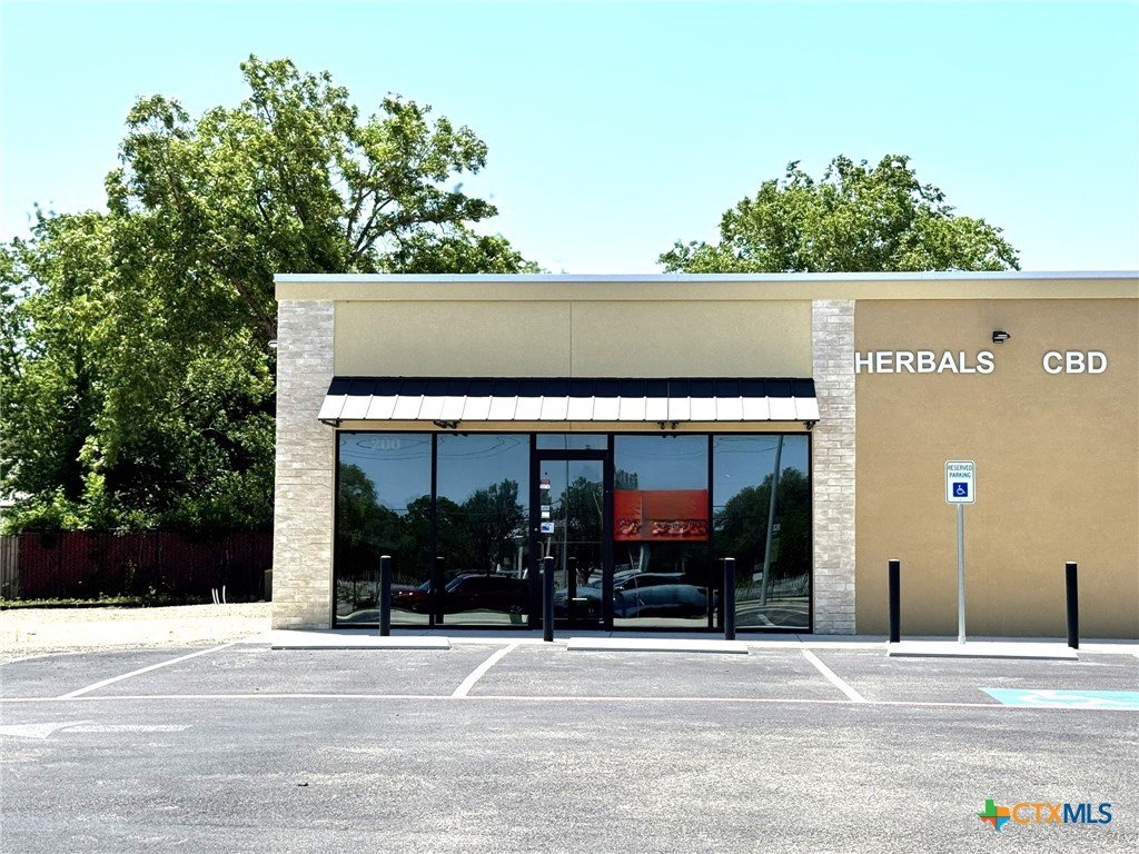 637 Court Listing Cover Image
