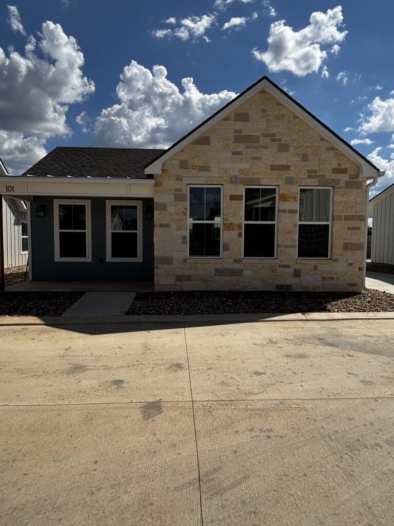 802 Creek St Listing Cover Image