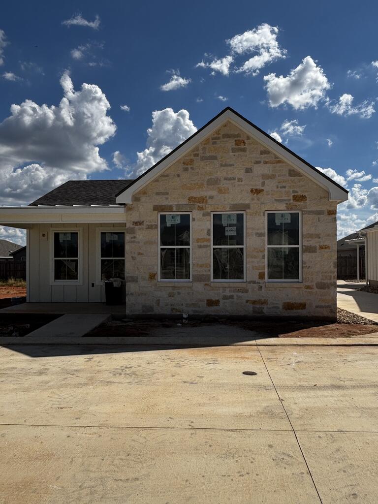 802 Creek St Listing Cover Image