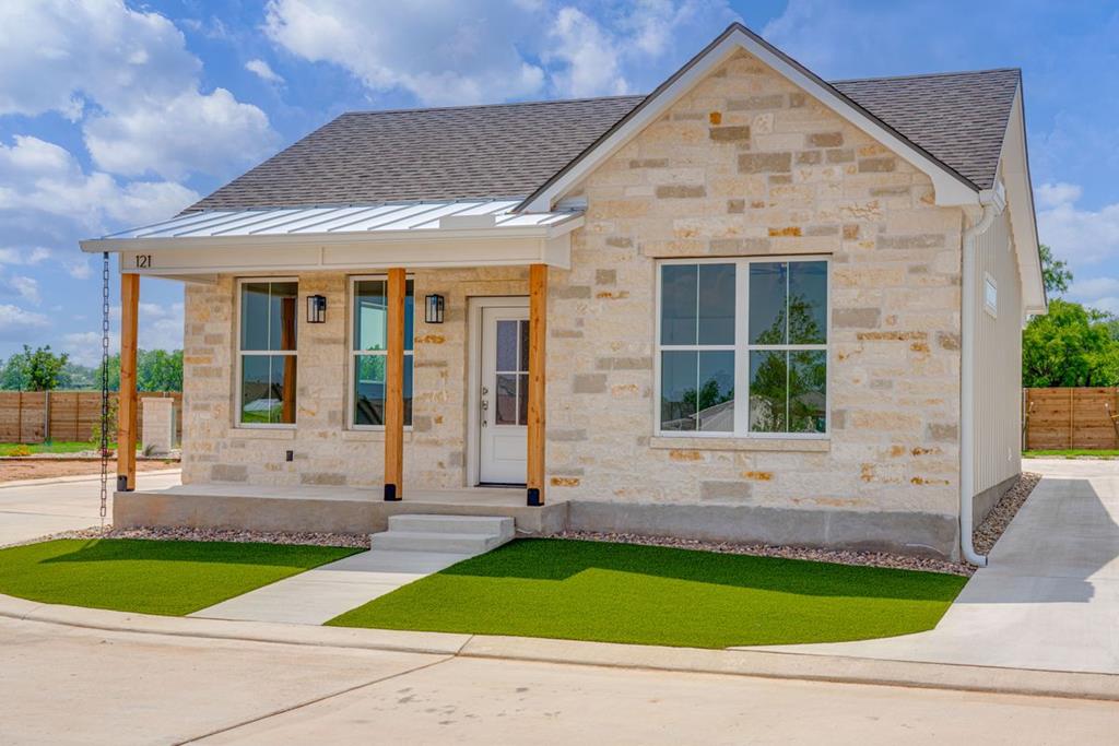 802 Creek St Listing Cover Image