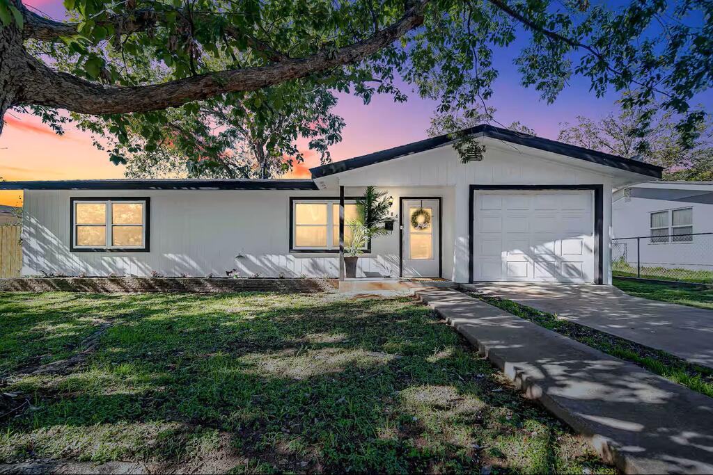 804 Milam St Listing Cover Image