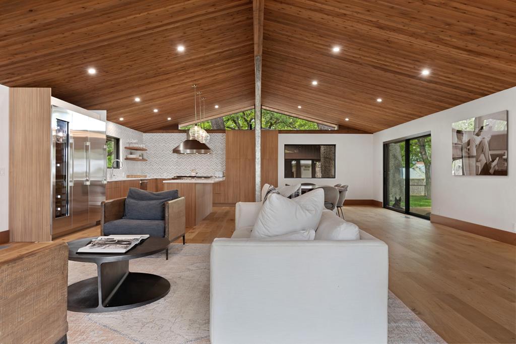 806 Schubert St Listing Cover Image