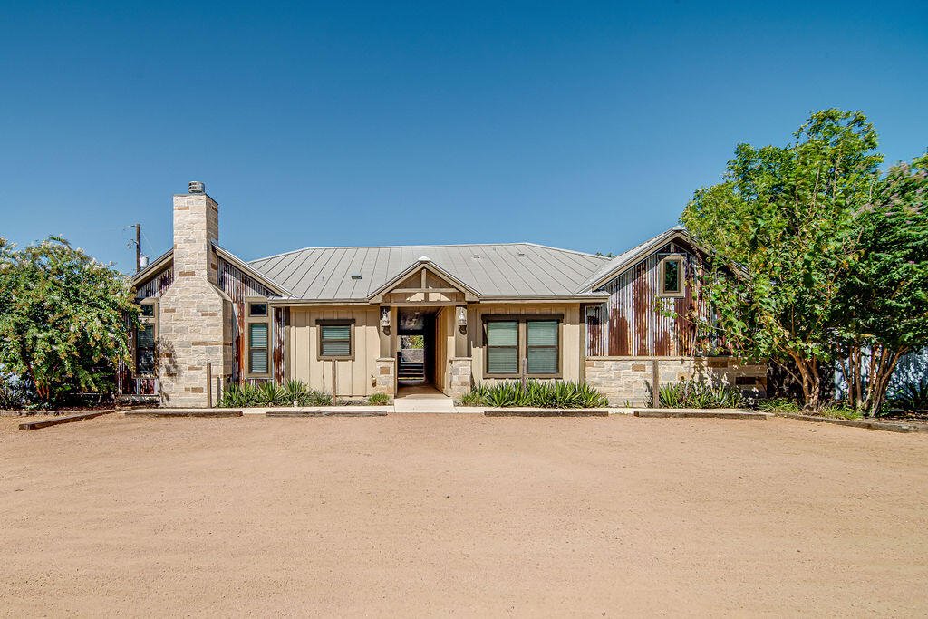 807 Highway St Listing Cover Image