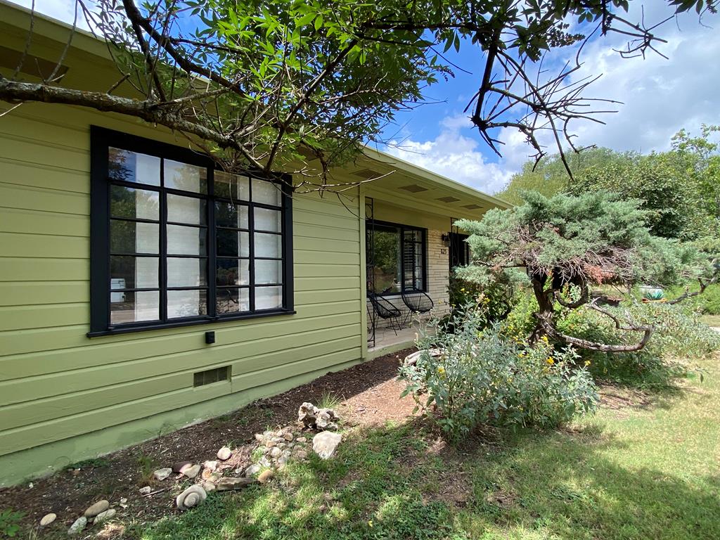 825 Myrta St Listing Cover Image