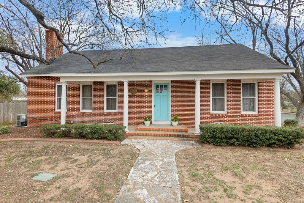 901 Llano St Listing Cover Image