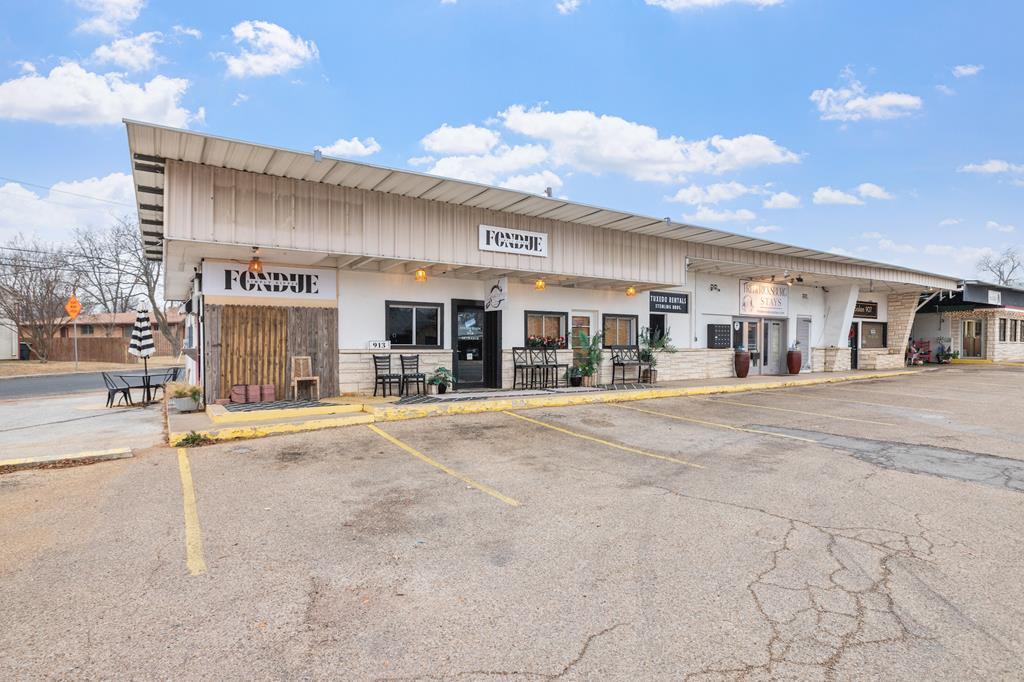 905 Main St Listing Cover Image