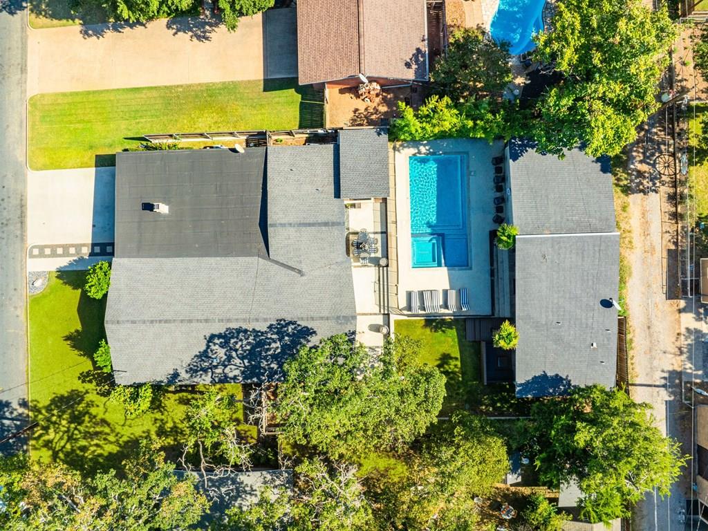 907 Travis St Listing Cover Image