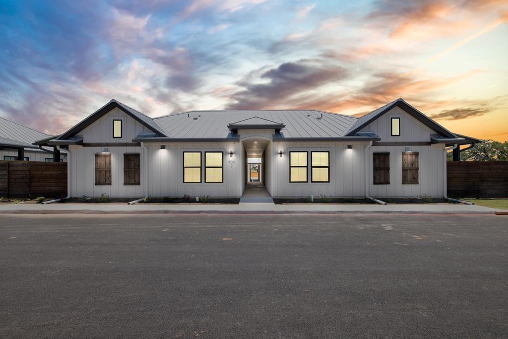 930 Eagle St Listing Cover Image